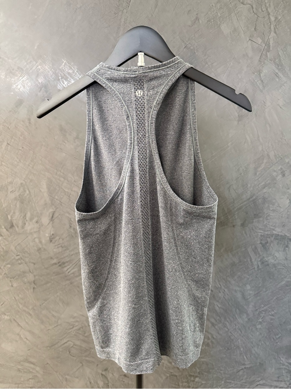 lululemon athletica Heather Gray High-Neck racer back Tank size 6 - Picture 2 of 3